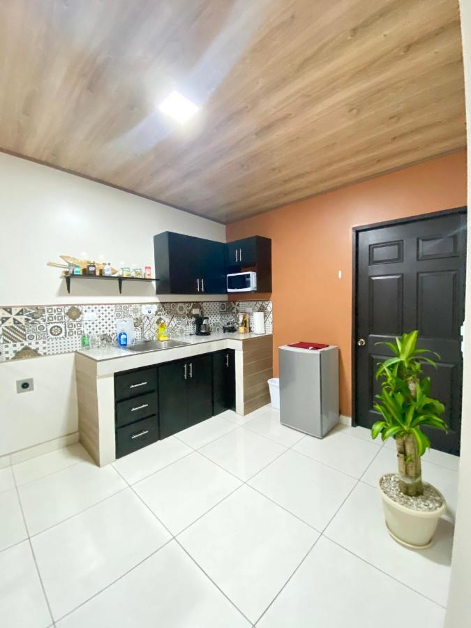 אלאג'ואלה Pura Vida Apartment. 5 Min From Airport מראה חיצוני תמונה