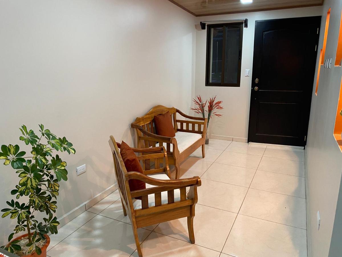אלאג'ואלה Pura Vida Apartment. 5 Min From Airport מראה חיצוני תמונה